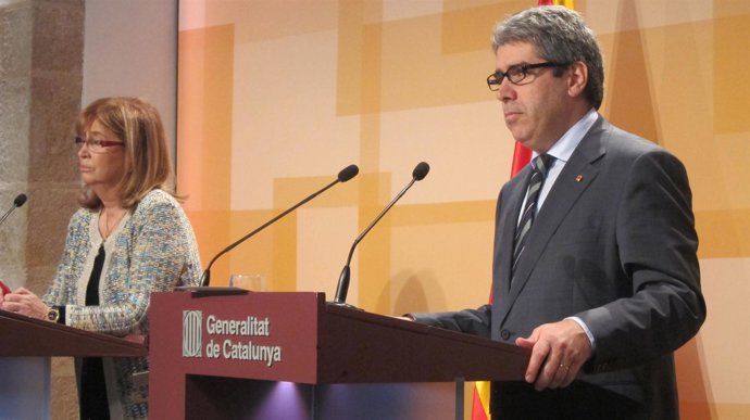 Los consellers Irene Rigau y Francesc Homs, tras el Consell Executiu