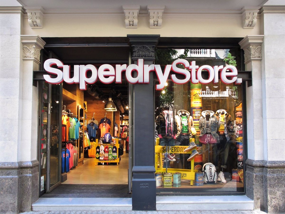 Abastecer Capilla montar Superdry prevé alcanzar las 30 tiendas para seguir creciendo en España en  2013