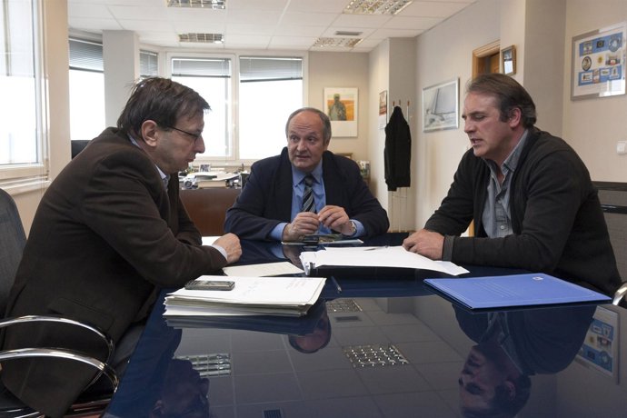 Fernández reunido con el alcalde de Vega de Liébana