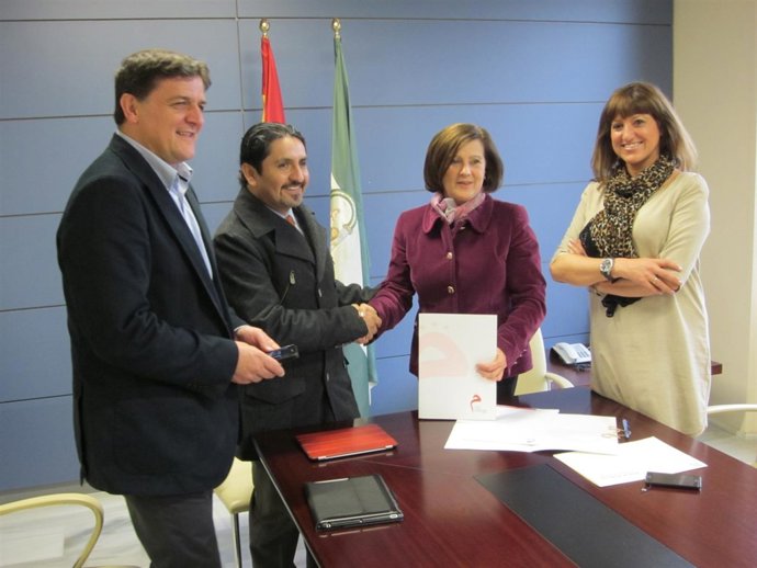 FIRMA CONVENIO ENTRE EL MILENIO Y TELECENTROS