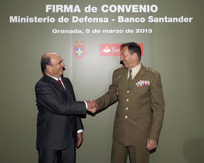 Irma del convenio entre el Ministerio de Defensa y el Banco Santander