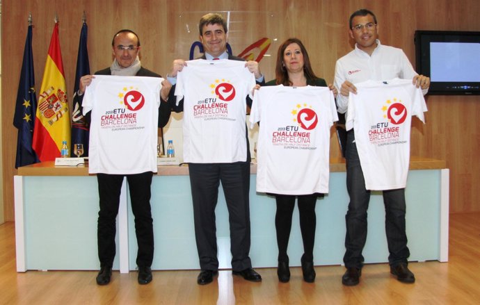 Miguel Cardenal en la presentación del Campeonato de Europa de triatlón
