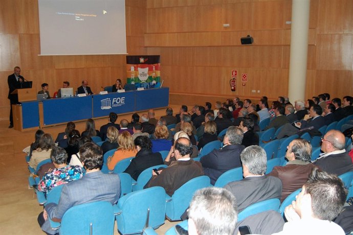 Empresarios locales asisten a la presentación del centro comercial Holea. 