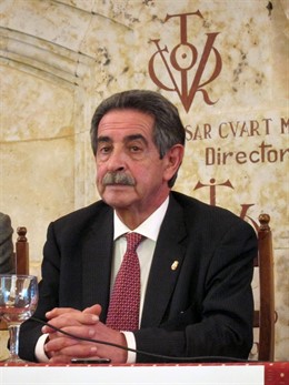 Miguel Ángel Revilla en el Colegio Mayor Fray Luis de León