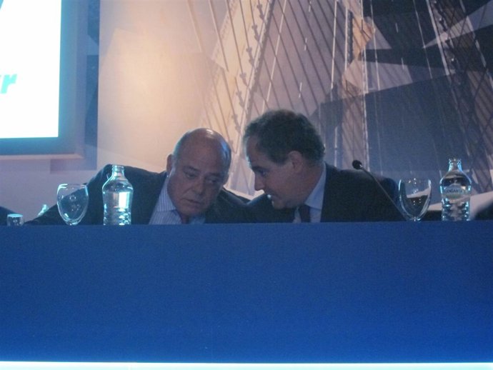 Juan Abelló y Demetrio Carceller en la última junta de Sacyr