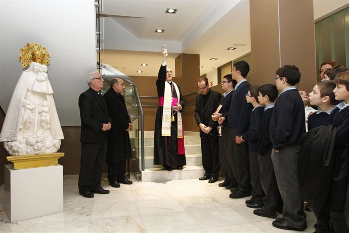 El arzobispo bendice la restauranción de la sede de la Escolanía de la Virgen