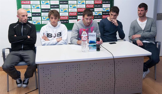 Juguadores del Racing de Santander en rueda de prensa