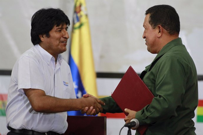Evo Morales firma acuerdo comercial con Hugo Chávez