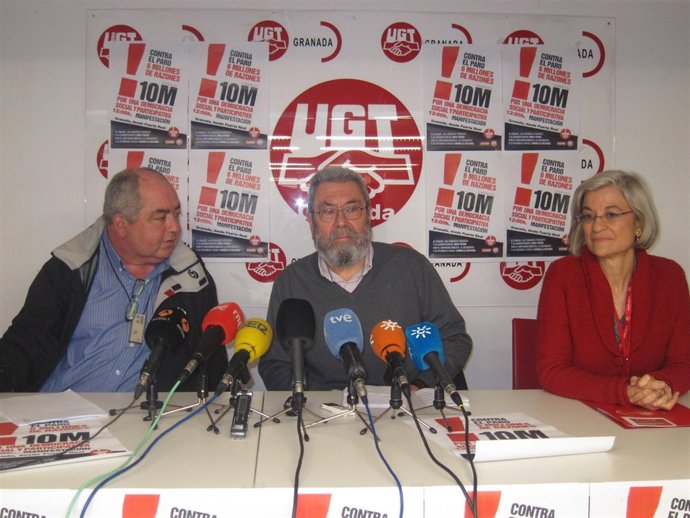 El secretario general de UGT, Cándido Méndez (centro),.