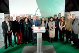 Griñán con los autores de la propuesta federal de la Fundación Alfonso Perales