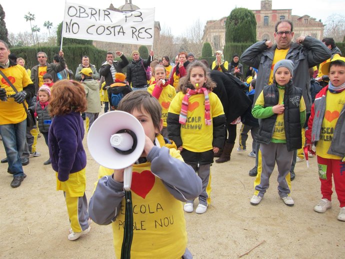 Concentración de escuelas ante el Parlament