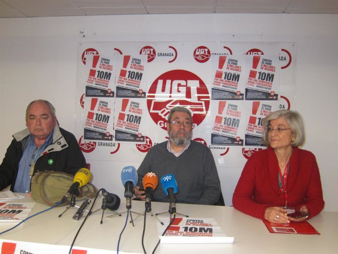 El secretario general de UGT, Cándido Méndez (centro)