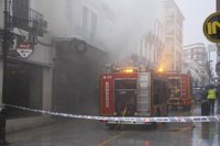 Un incendio calcina un comercio textil en el centro histórico de Ronda