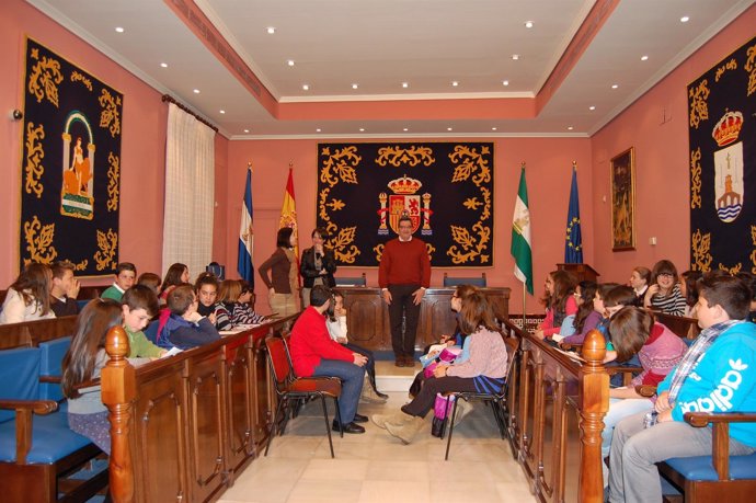 Gutiérrez Limones se reúne con el Consejo de la Infancia de la ciudad. 