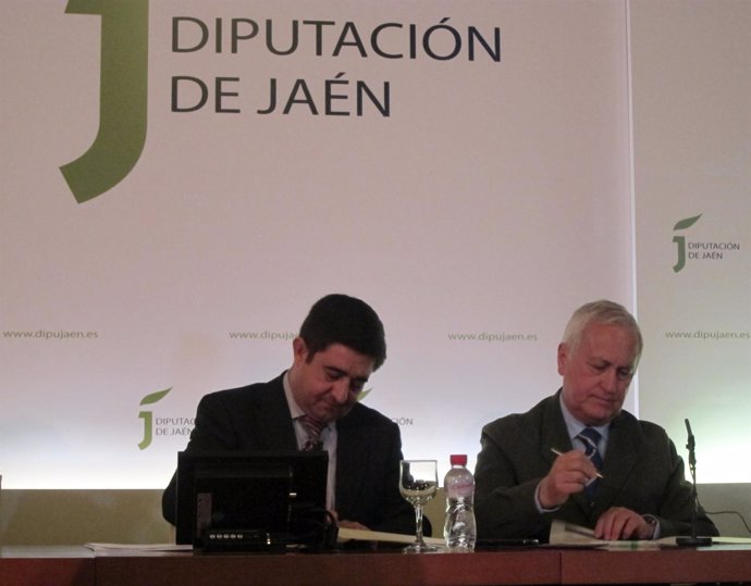 Reyes y Hurtado firman el convenio para que Secot asesore empresas de Geolit.