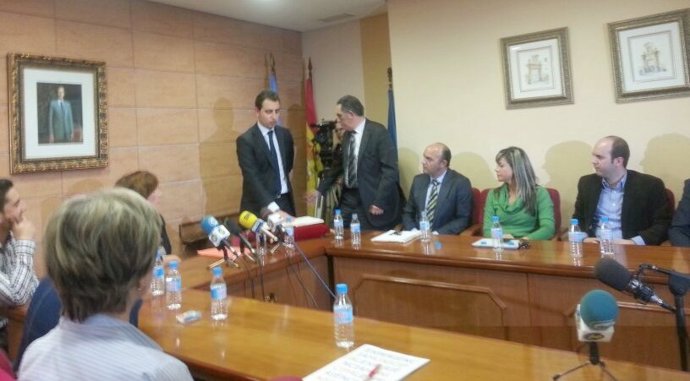 Pedro Zaplana jura su cargo como alcalde de Catral tras la moción de censura