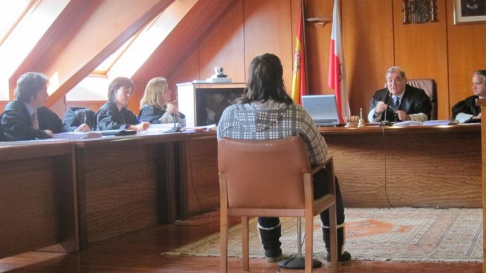 La acusada de provocar un incendio forestal en Vega de Pas prestando declaración