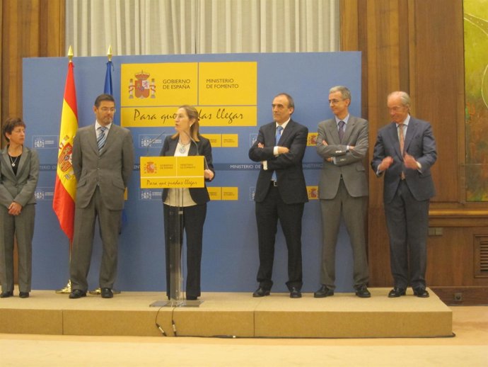 La ministra de Fomento en la toma de posesión de Manuel Niño