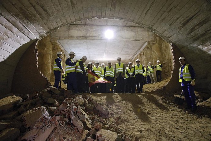 El príncipe Felipe con González y Pastor