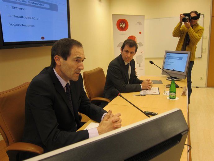 Menéndez (izquierda) y Stilwell, durante la rueda de prensa.