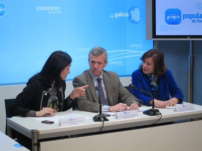 Paula Prado, Alfonso Rueda y Susana López Abella en la sede del PPdeG