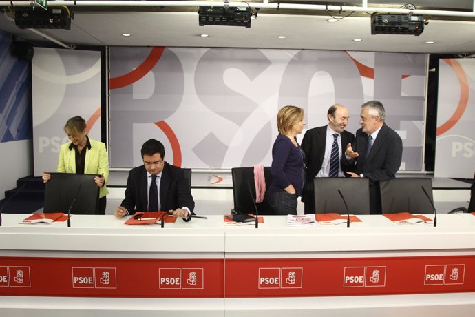 Rubalcaba Y Griñán En La Reunión De La Ejecutiva Del PSOE