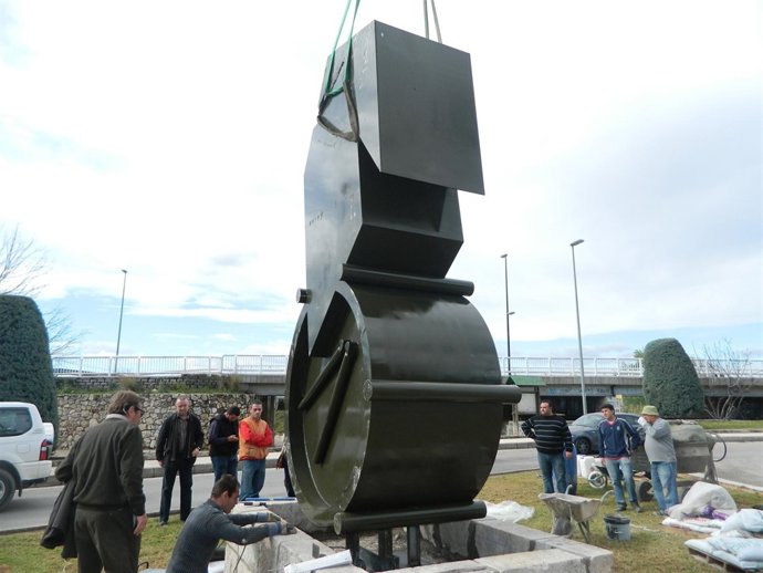 Monumento en honor al Tambor y el Bombo en Alzira (Valencia).