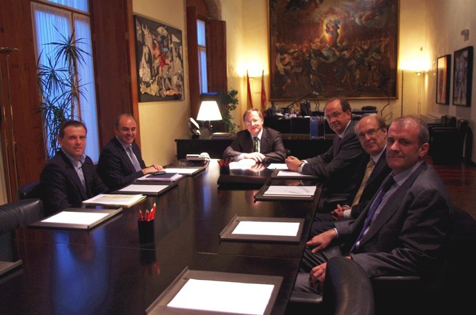 Formalización del contrato de alquiler de la sede de Infraestructuras a la AEAT.