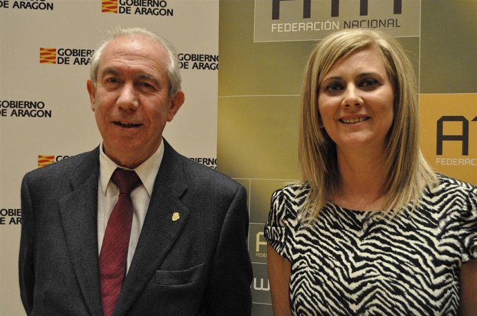 El consejero de Economía, Francisco Bono, y la presidenta de ATA, Mayte Mazuelas