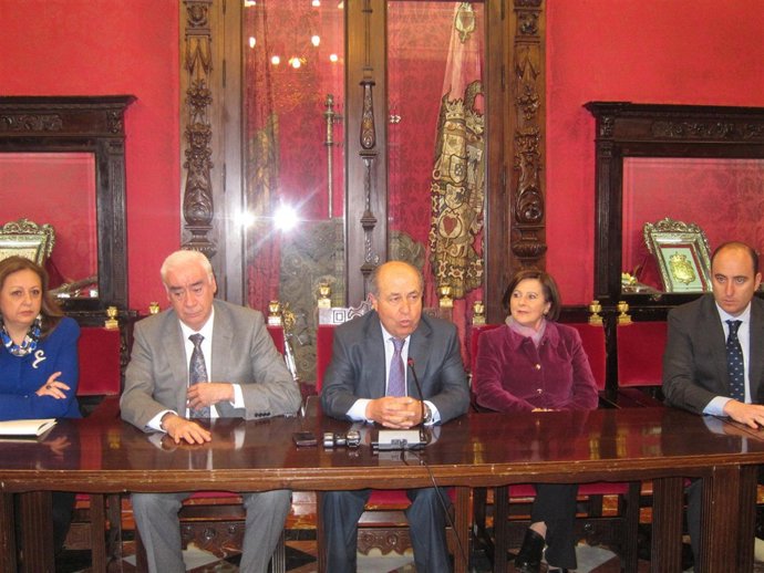 Un vehículo ecológico conectará la Alhambra y la ciudad