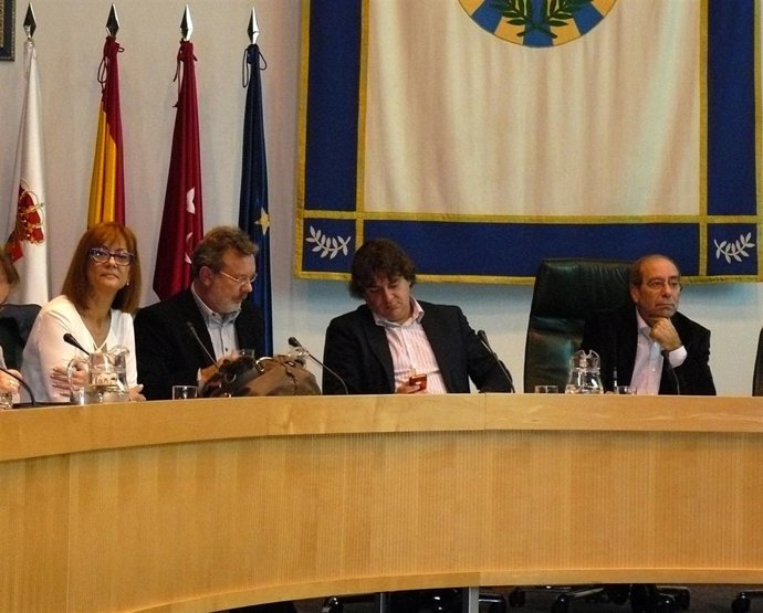 El alcalde junto a varios de sus colaboradores durante el Pleno