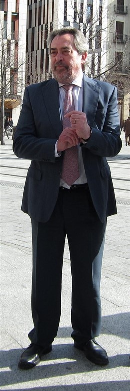 El alcalde de Zaragoza, Juan Alberto Belloch, en un acto en la Plaza de España
