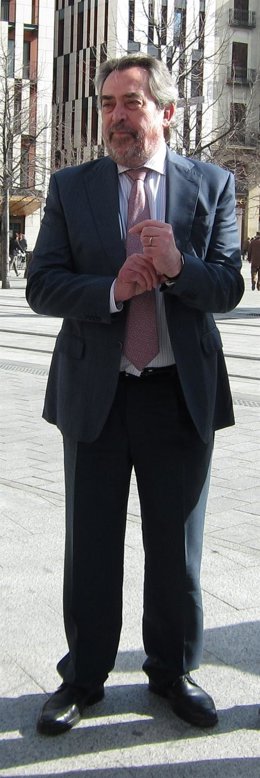 El alcalde de Zaragoza, Juan Alberto Belloch, en un acto en la Plaza de España