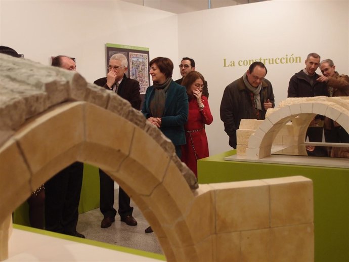 Montes, entre otros, en la inauguración de la exposición        