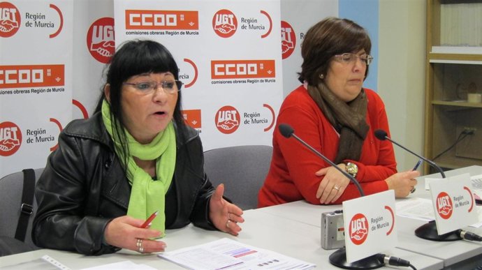 Charo Domínguez de CCOO y Manuela Hernández de UGT