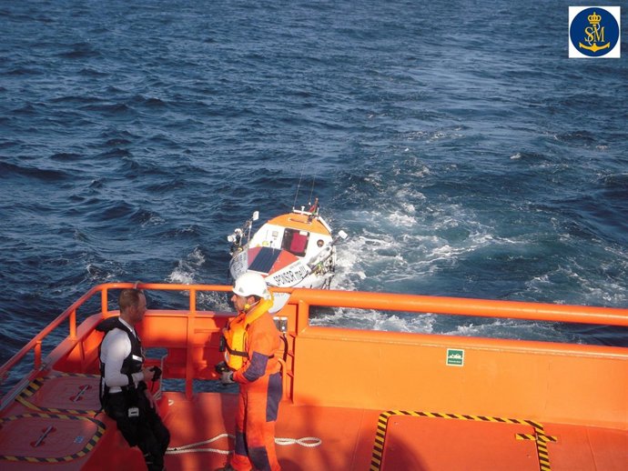 Salvamento Marítimo en un rescate en el Atlántico
