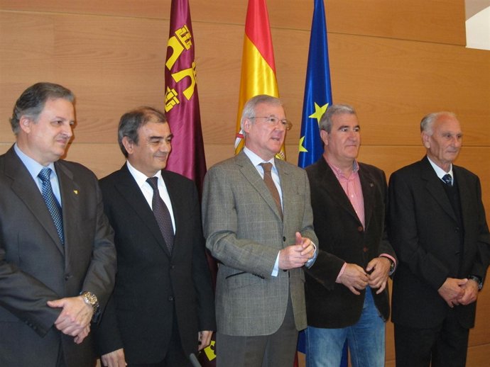 Valcárcel, con los representantes del sector de la economía social