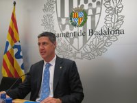 Albiol avisa a CiU de que "los experimentos fracasan" y pide respeto a los vecinos de Badalona