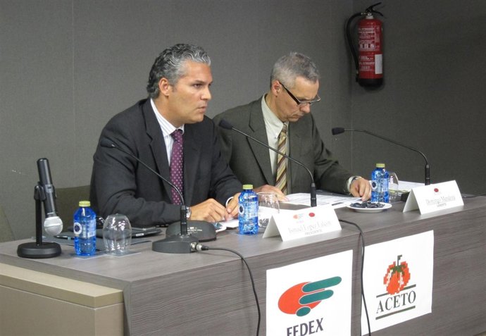 Representantes de Fedex y Aceto durante la reunión informativa de este jueves