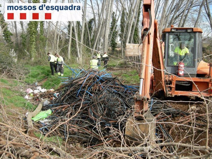 Carcasa de cable de cobre robado en Lleida