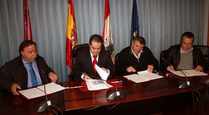 Ayuntamiento Lorquí firma un plan de empleo