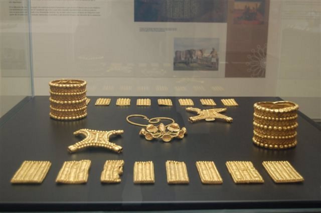 Tesoro del Carambolo expuesto en el Museo Arqueológico