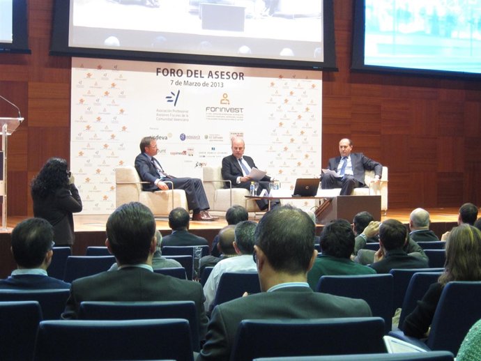 Moragues, Buch y Verdeguer en la mesa redonda