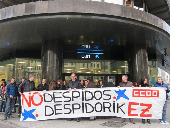 Concentración de trabajadores suspendidos de Banca Cívica.