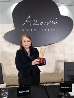 Zoe Valdés con su premio