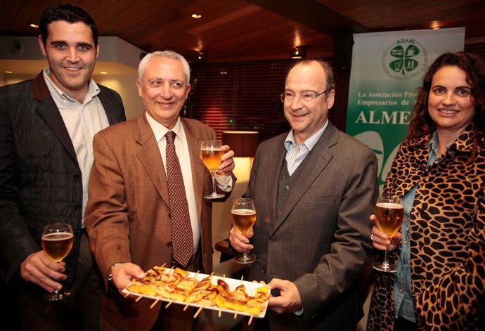 Rodríguez-Comendador inaugura la VI Ruta de la Tapa de Almería