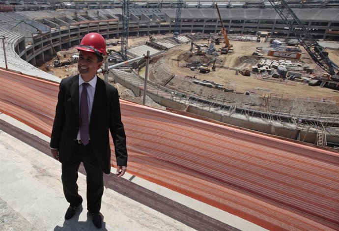 Bebeto durante su visita a las obras del Mundial 2014