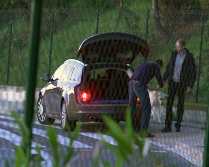 Iñaki Urdangarín pasea a su perro 