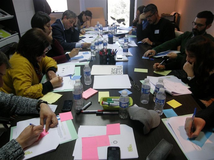 Reunión para crear productos pesqueros novedosos. 