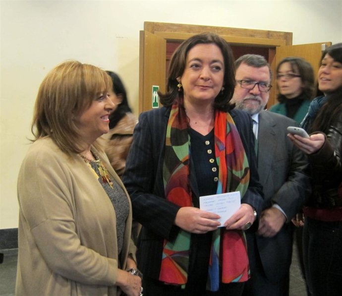Moreno (c), con Gálvez y Cifuentes, antes de atender a la prensa.